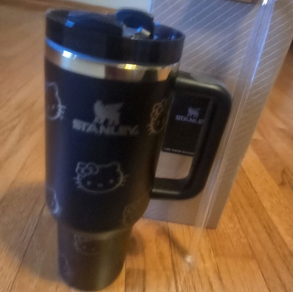 Hello Kitty Stanley Tumbler – BlackStay cute - Picture 10 of 11